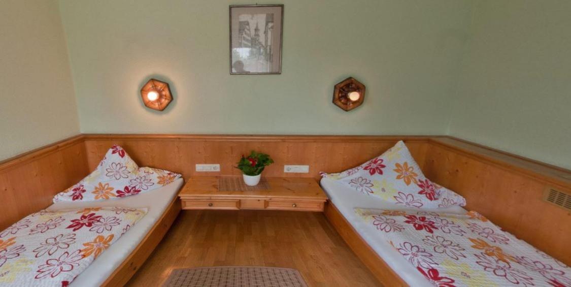 Bed and Breakfast Kreuz! Einfach. Guenstig. Schlafen. Ulma Esterno foto